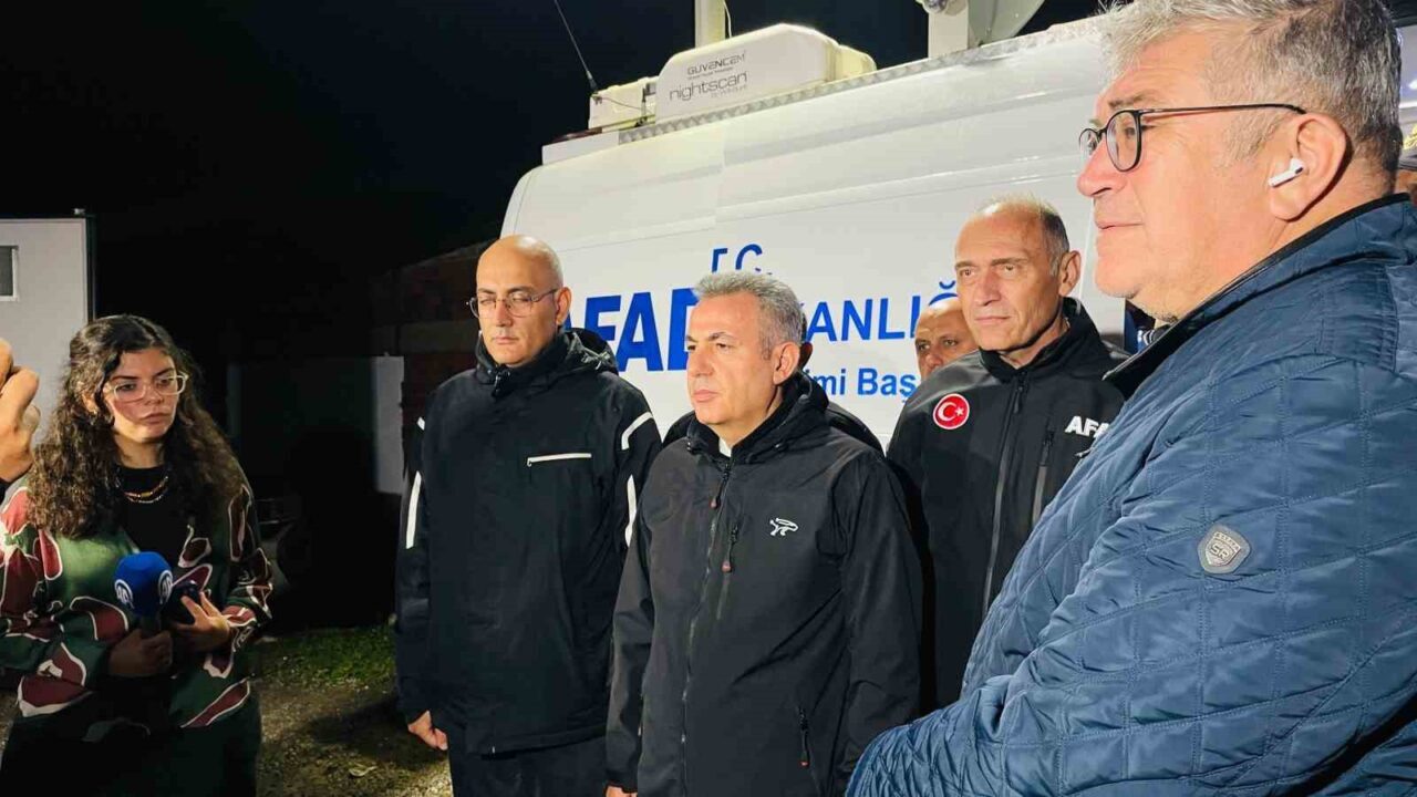 İzmir'in Foça ilçesinde sağanak sonrası meydana gelen selde 70 yaşındaki