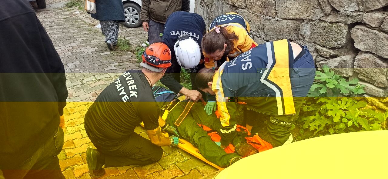 Zonguldak'ın Devrek ilçesinde park halindeki bir otomobilin freninin boşalması sonucu,
