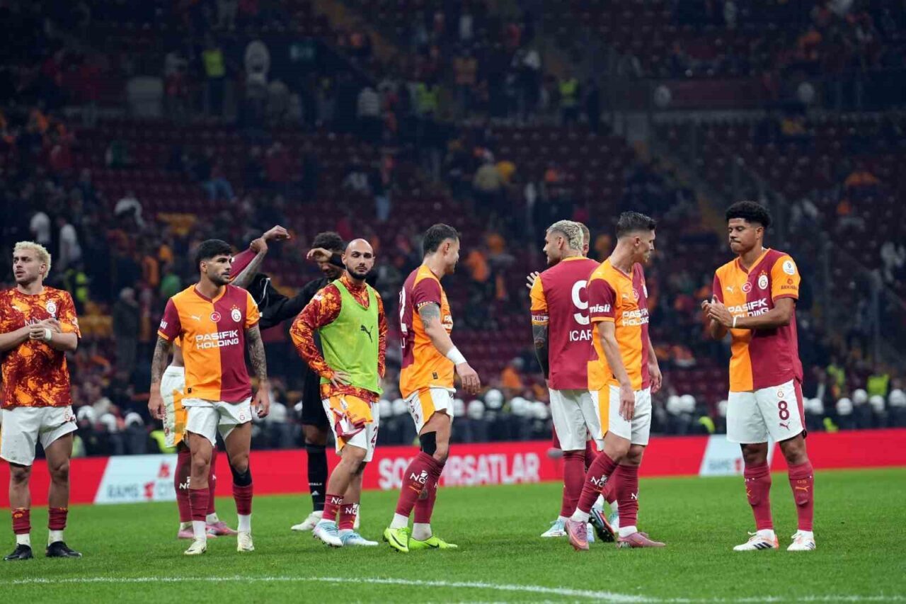 Galatasaray, Beşiktaş ile oynadığı derbide İlkay Gündoğan'ın golüyle eşitliği sağlarken,