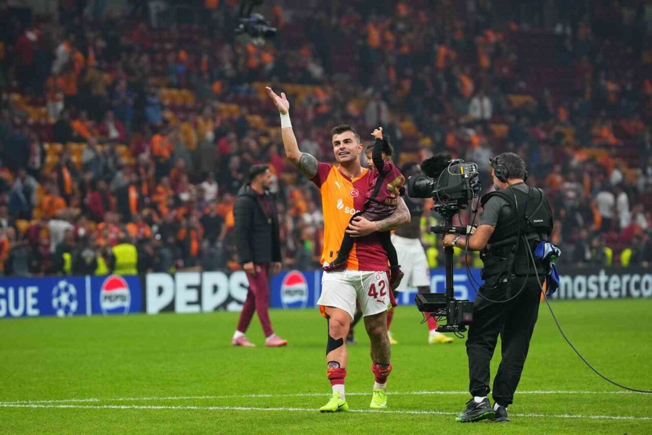 Galatasaray, UEFA Şampiyonlar Ligi’nde Bodo/Glimt Galibiyetini Taraftarlarıyla Kutladı