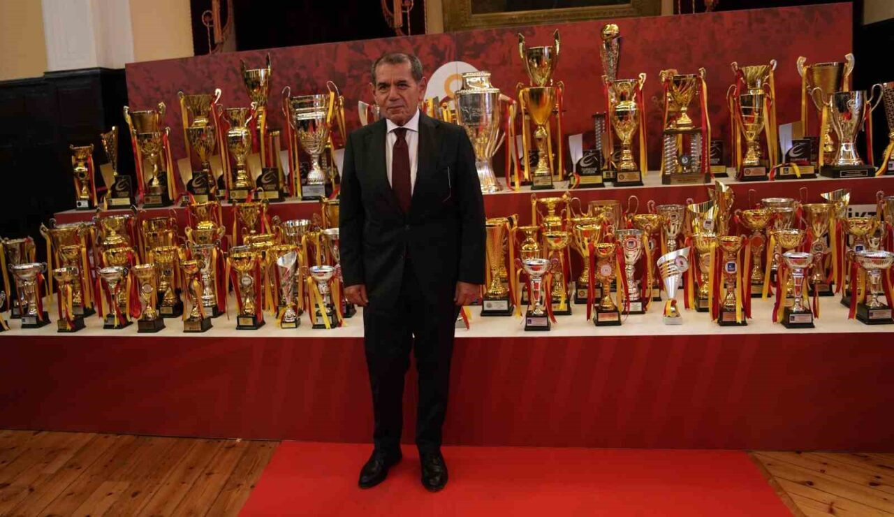 Galatasaray Spor Kulübü, 120. kuruluş yıl dönümünü Galatasaray Lisesi'nde düzenlediği