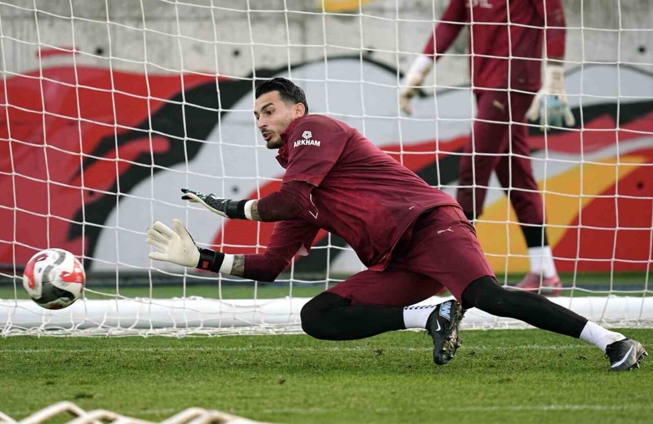 Galatasaray, Trabzonspor ile oynayacağı Süper Lig maçı için hazırlıklarını Kemerburgaz