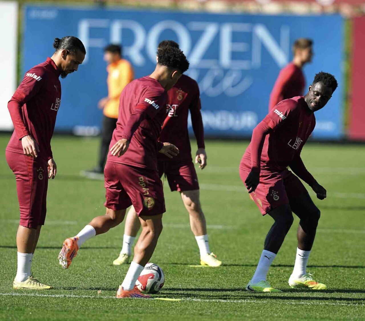 Galatasaray, Trabzonspor ile oynayacağı maç öncesi antrenmanlarını sürdürüyor. Okan Buruk