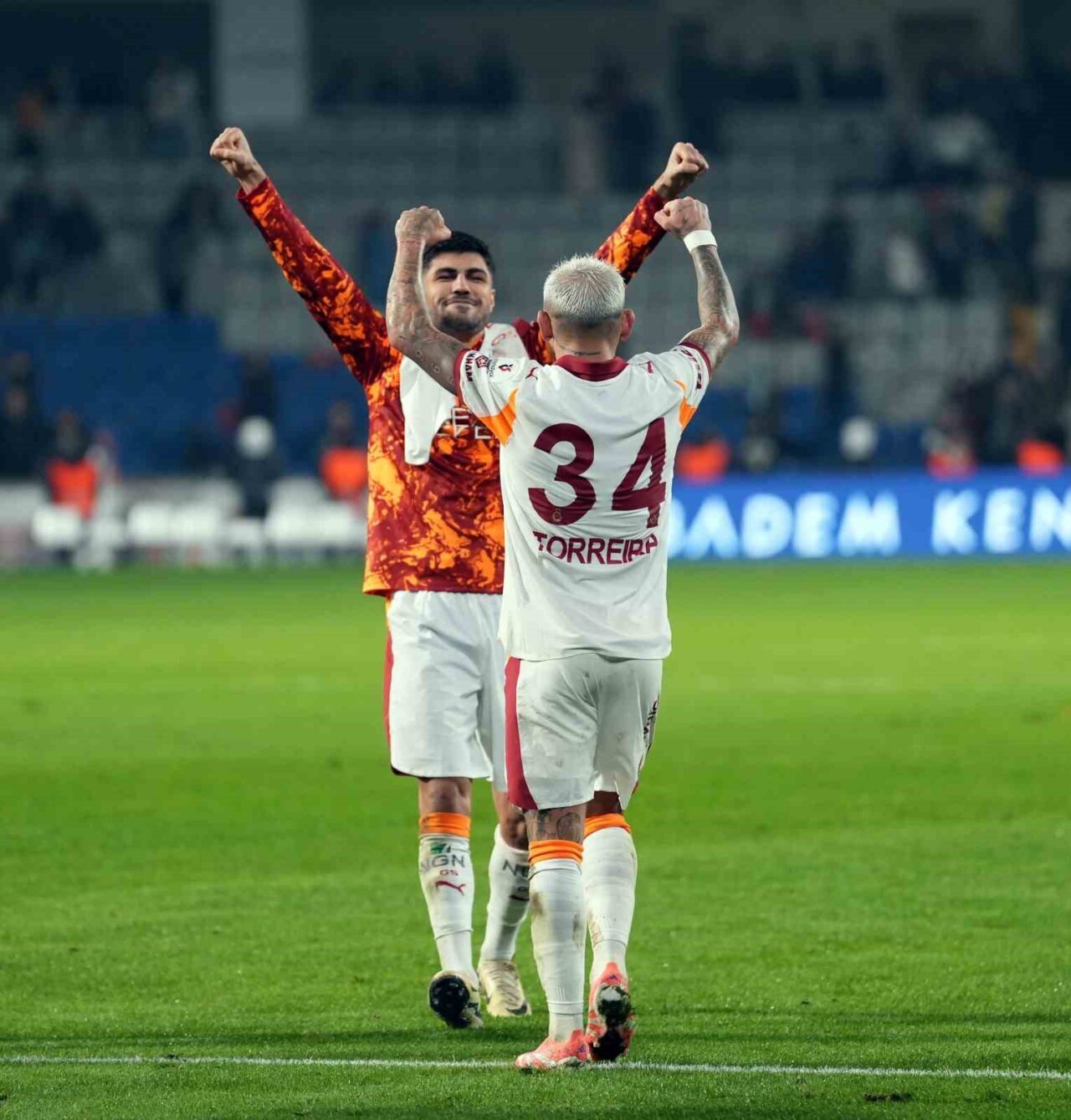 Galatasaray, Trendyol Süper Lig’de RAMS Başakşehir’i 2-1 yenerek, ligdeki yenilmezlik