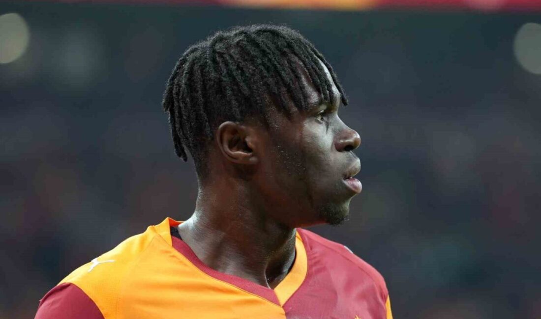 Galatasaray'ın Fildişi Sahilli futbolcusu Wilfried Singo, Beşiktaş ile oynanan derbide