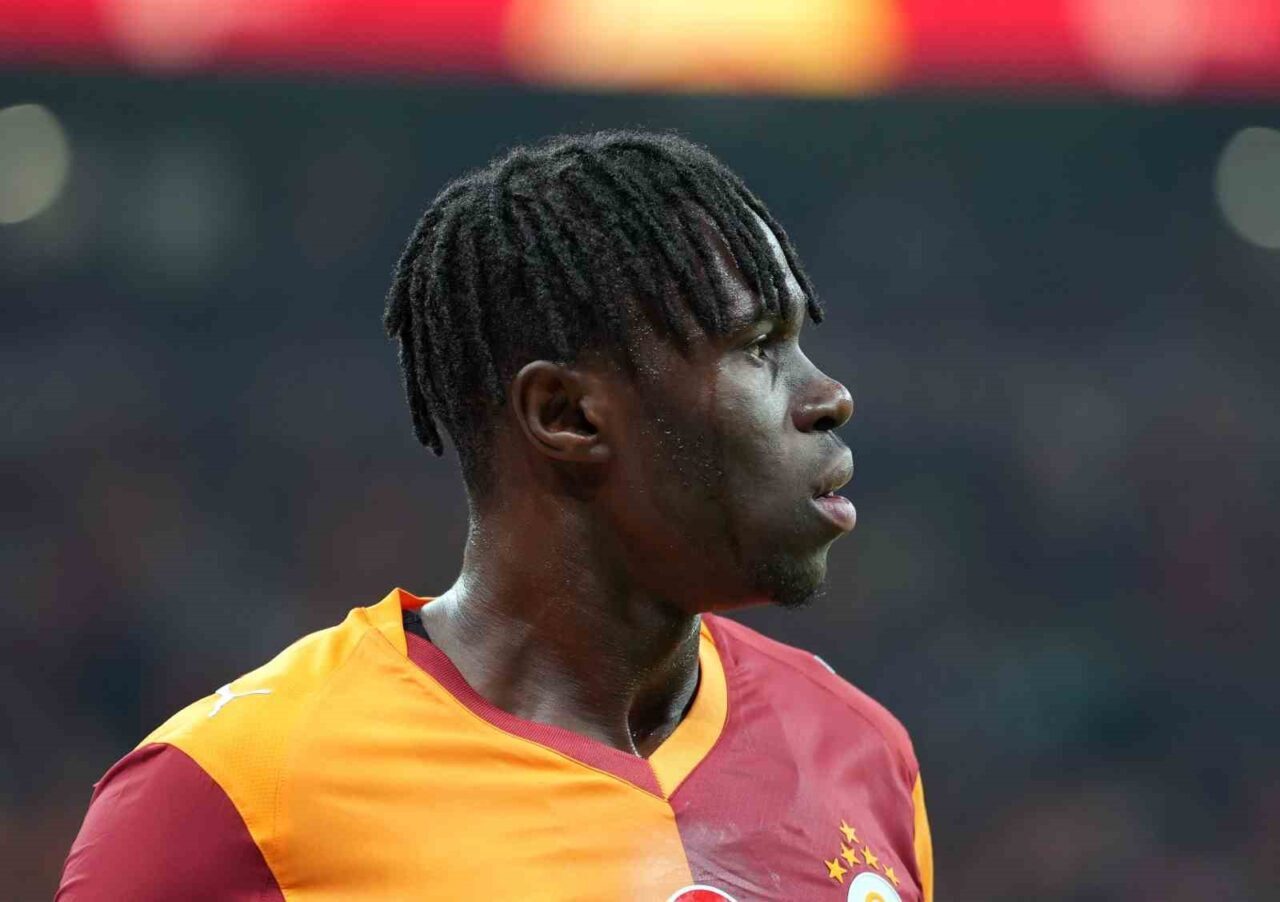 Galatasaray'ın Fildişi Sahilli futbolcusu Wilfried Singo, Beşiktaş ile oynanan derbide
