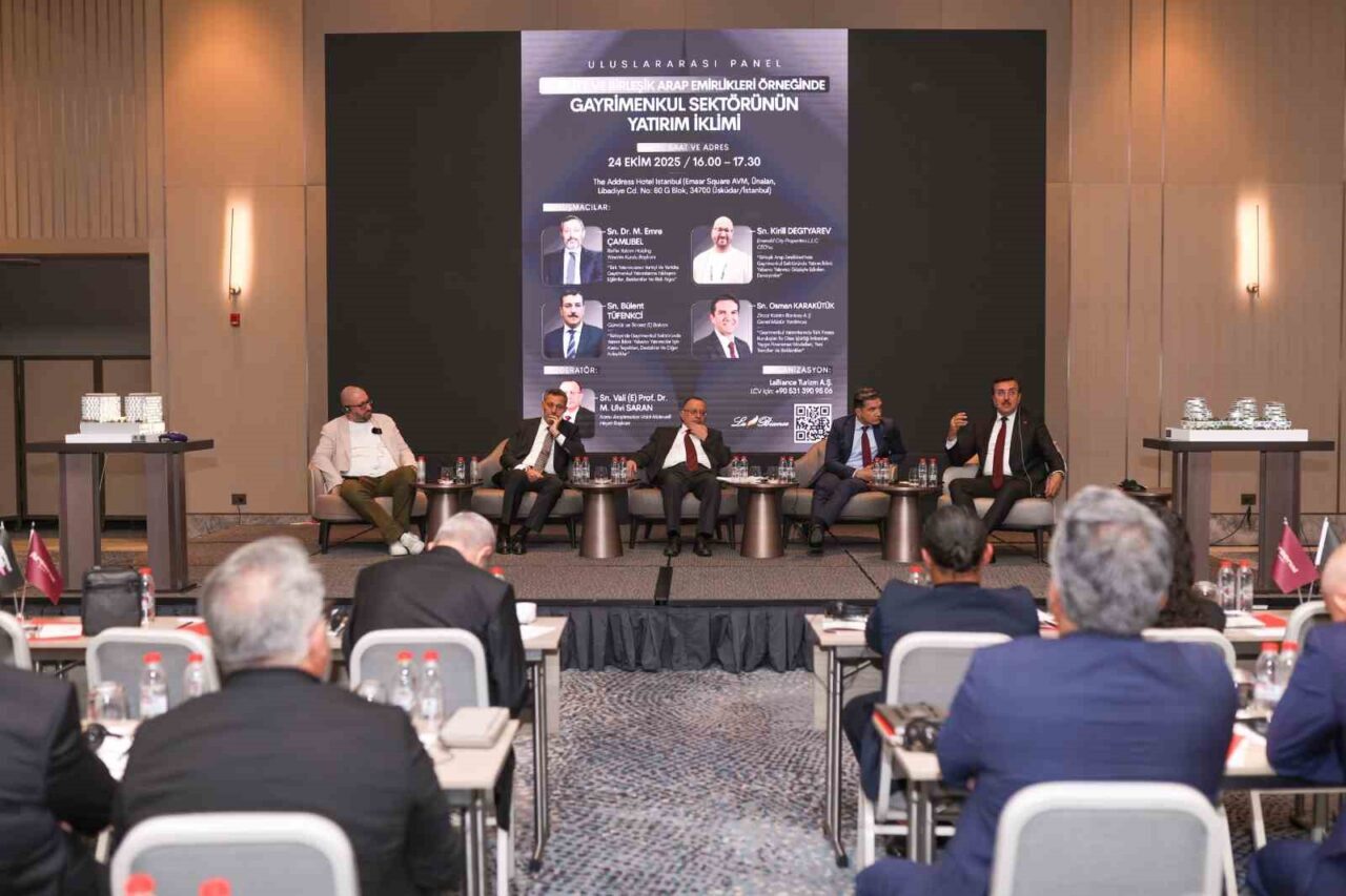 İstanbul'da düzenlenen panelde, M. Ulvi Saran moderatörlüğünde gayrimenkul sektörü temsilcileri