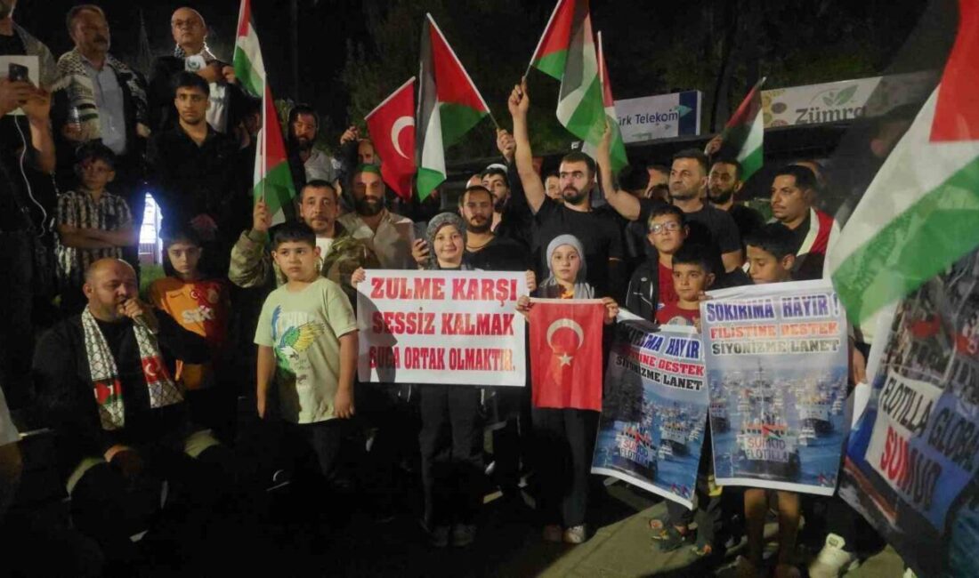 Gaziantep'in İslahiye ilçesinde toplanan yüzlerce kişi, İsrail'in Sumud Filosu'na yönelik