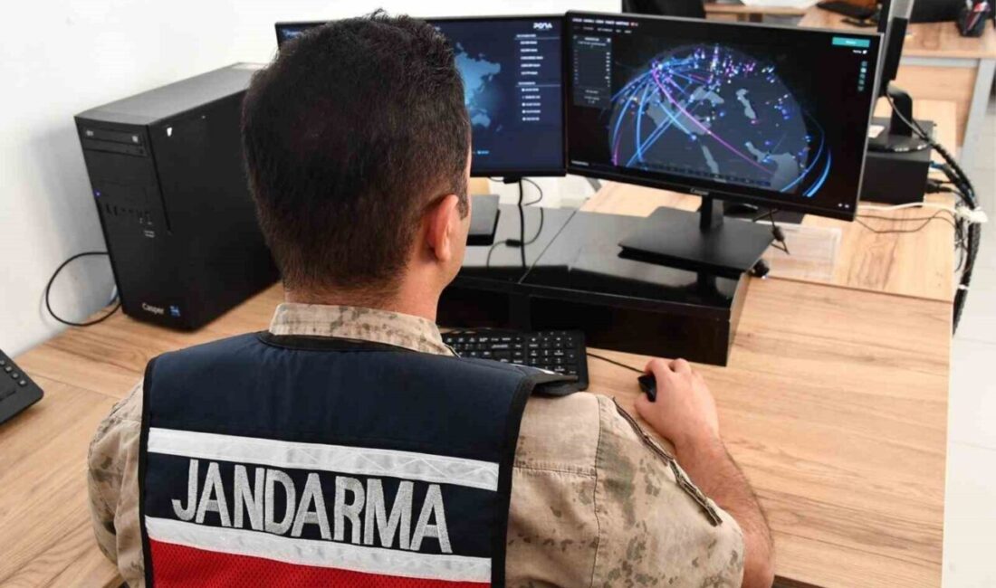 Gaziantep'te jandarma, siber dolandırıcılık yaparak 52 kişiyi 2 milyon 110