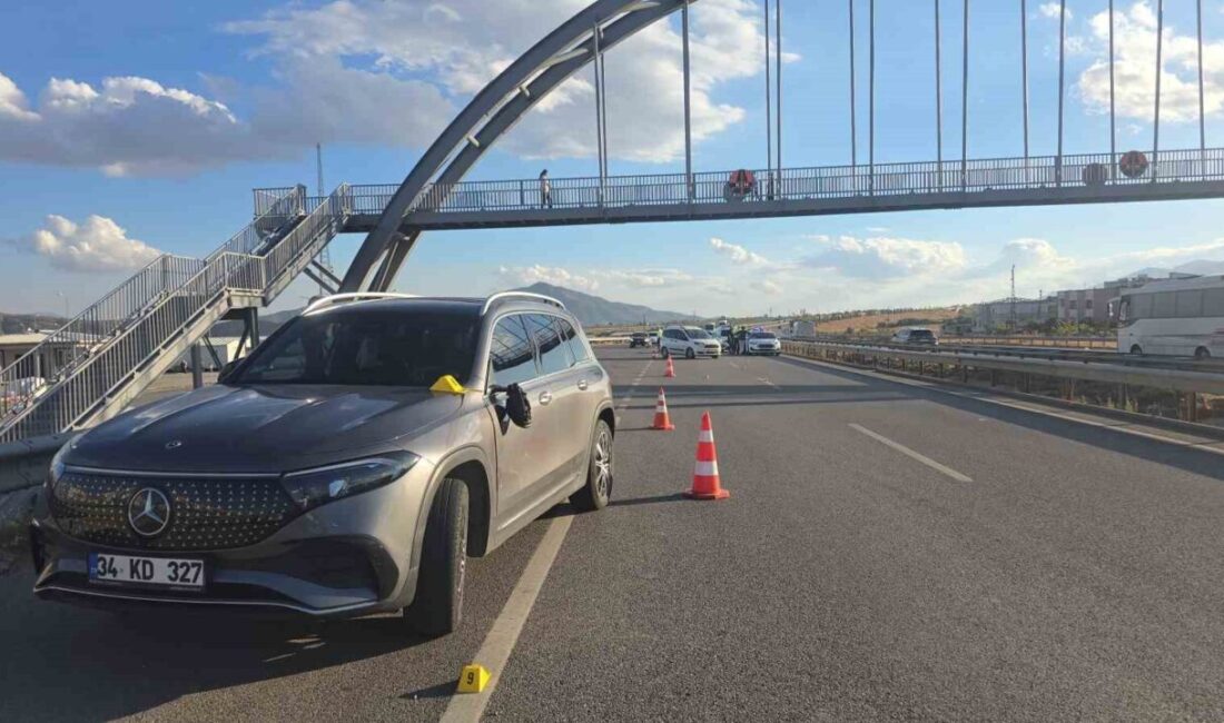 Gaziantep’in İslahiye ilçesinde A.D. (8), yaya üst geçidi yerine yoldan