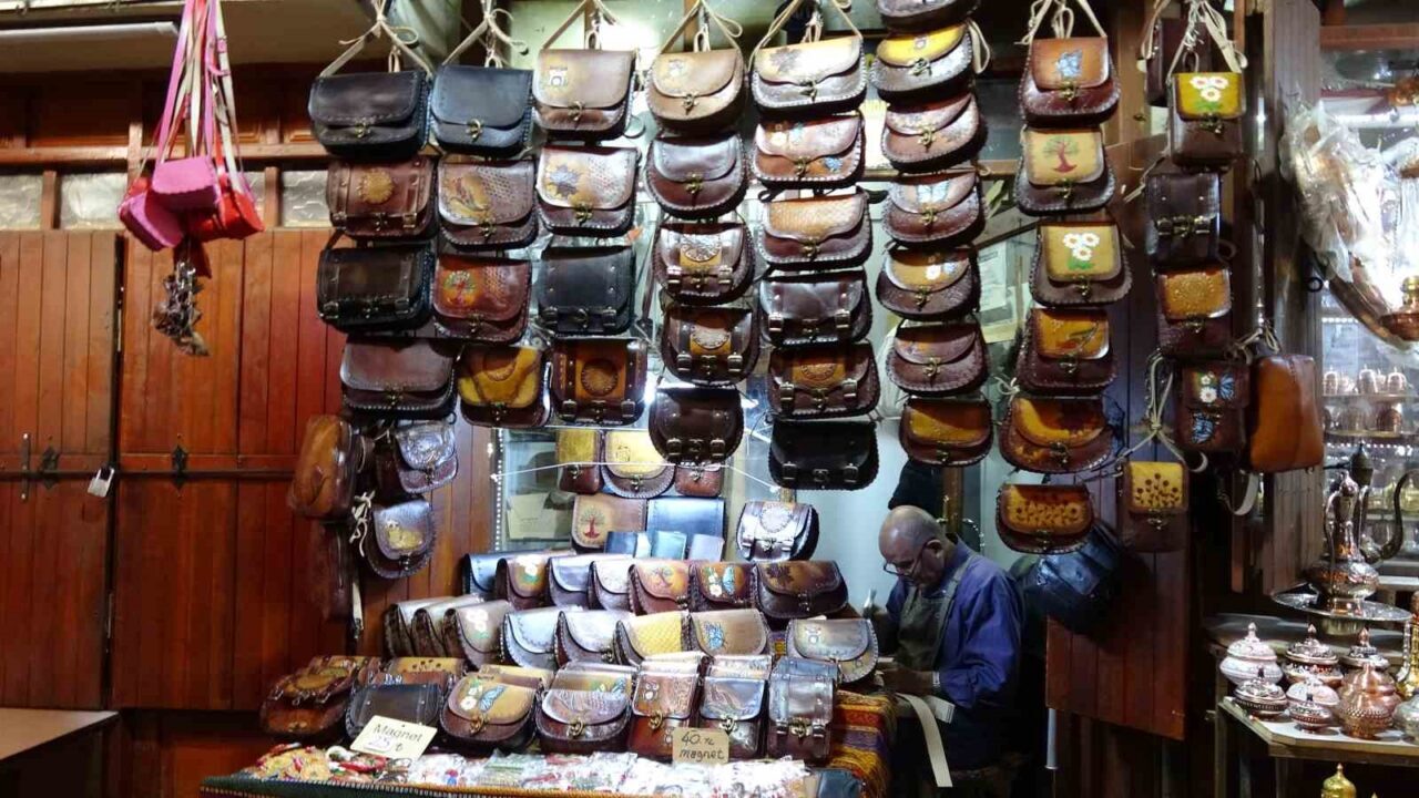 Gaziantep’in Şahinbey ilçesindeki 76 yaşındaki Tahir Demirci, 66 yıldır el