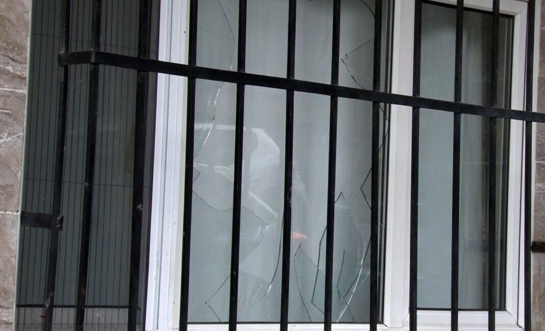 Gaziosmanpaşa’da Tahliye Olan Şahsa Yapılan Patlayıcı Saldırısında 4 Şüpheli Aranıyor Gaziosmanpaşa'da motosikletli iki şüpheli, 1 ay önce tahliye olan B.K.'nın