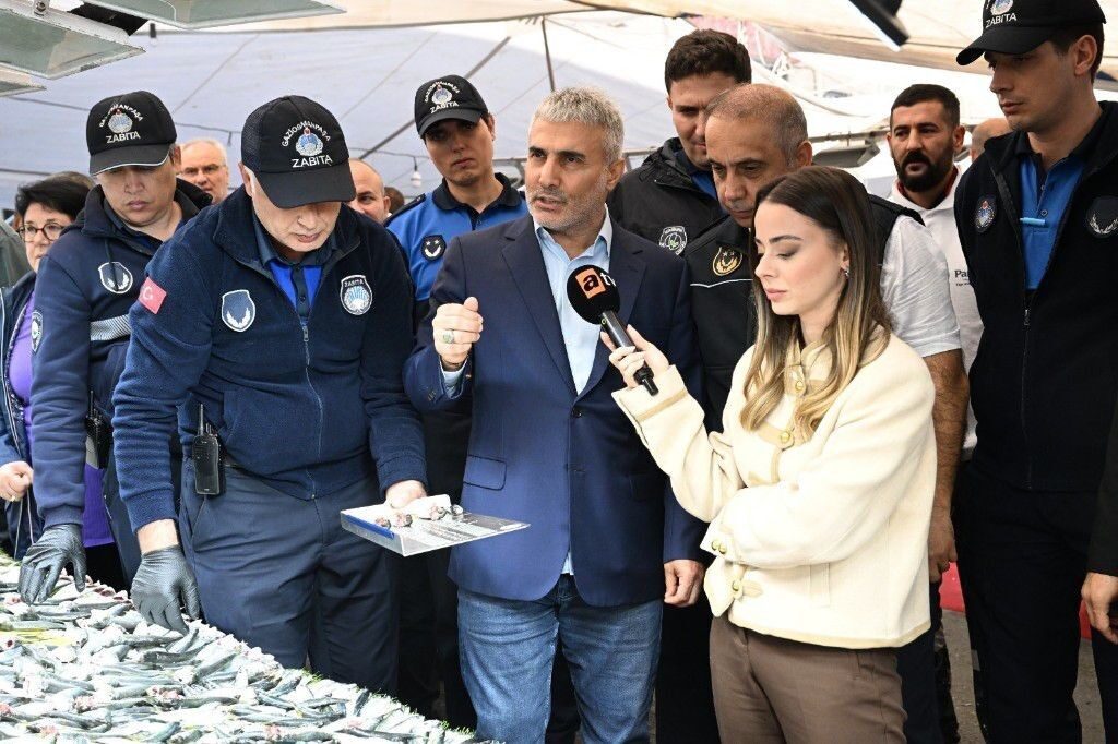 Gaziosmanpaşa Belediyesi Zabıta Müdürlüğü, semt pazarlarında balık denetimlerine hız verdi.