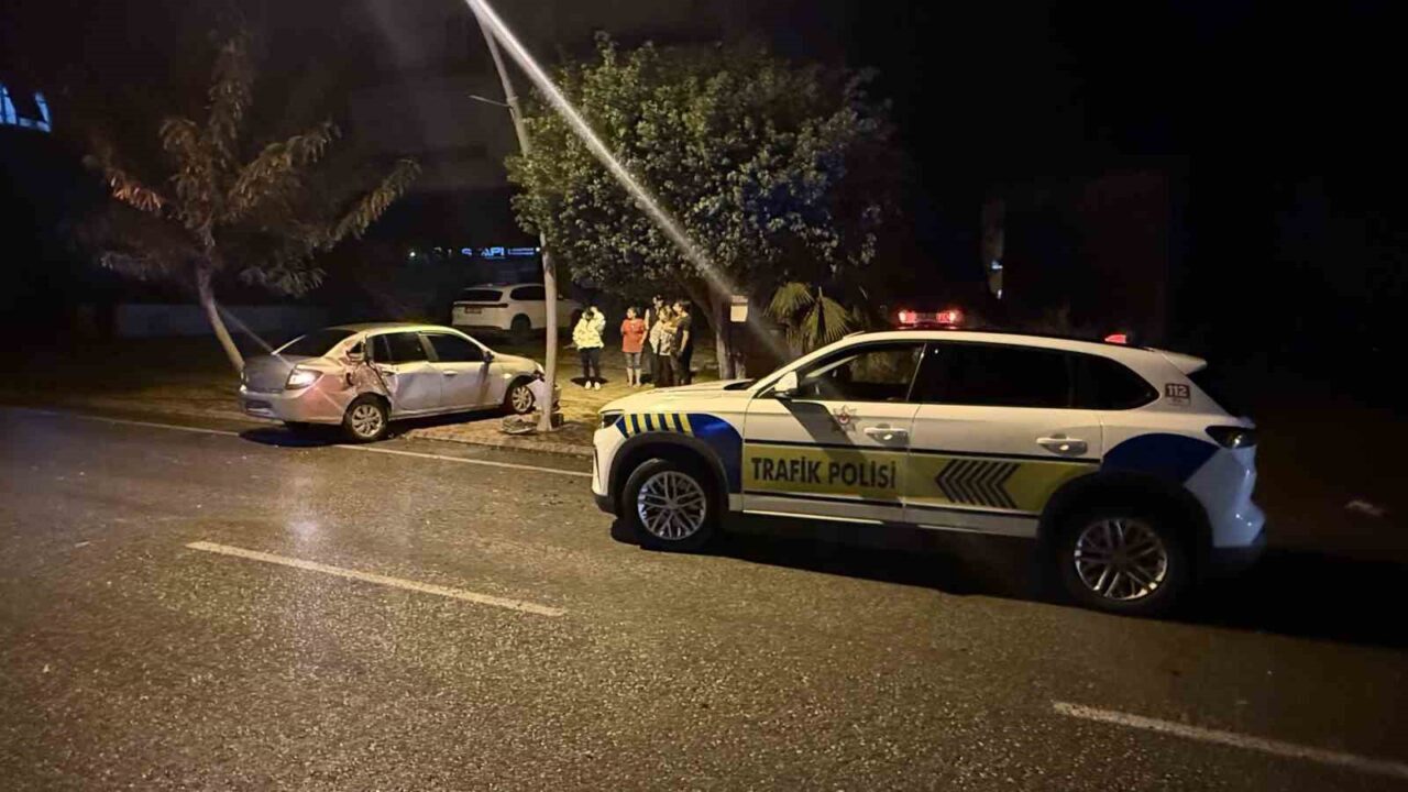 Antalya'nın Gazipaşa ilçesinde, aşırı hız nedeniyle direksiyon hakimiyetini kaybeden 07