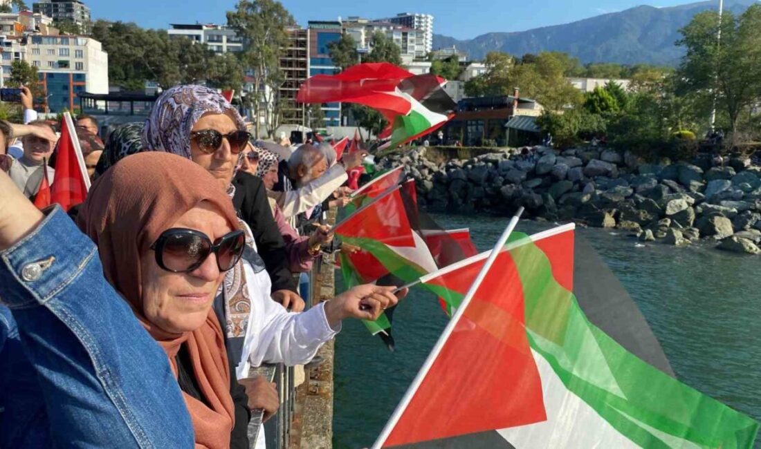 Artvin'in Arhavi ilçesinde düzenlenen etkinlikte, "Sumud Filosuna" destek amacıyla Türk