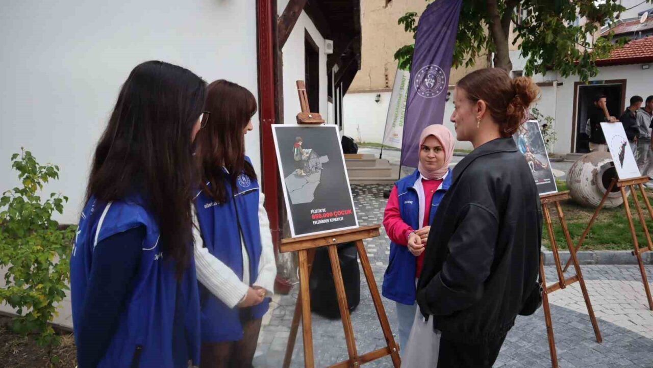 Şuhut’ta Duygu Dolu ‘Gazze İçin Bir Umut’ Afiş Sergisi Ziyaretçileri Etkiledi