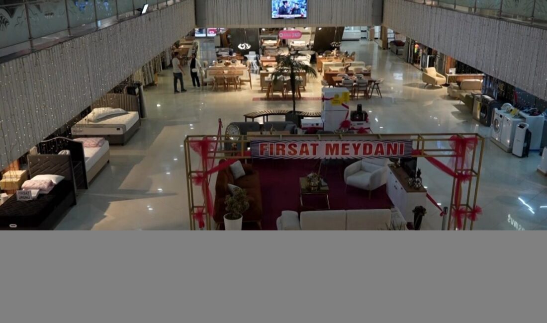 İstanbul Bayrampaşa'daki Mobilyacılar Çarşısı esnafı, Gazze'deki insani dram için yardım