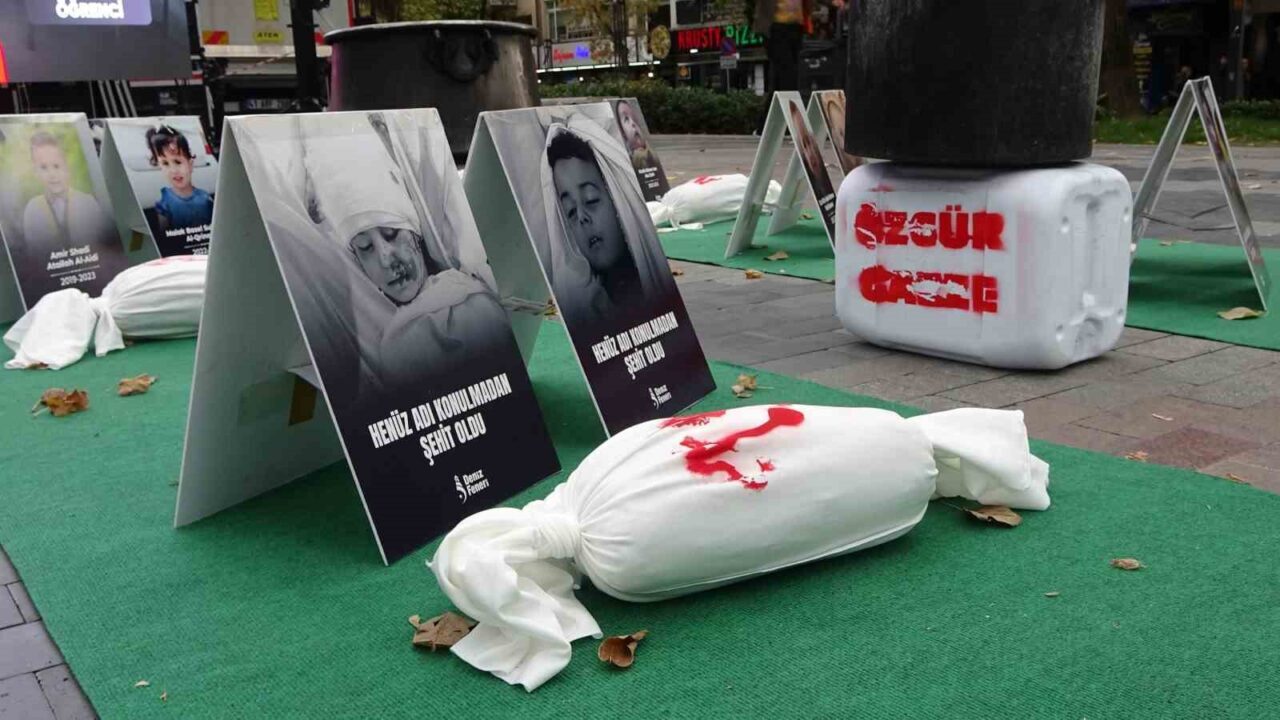 Kocaeli’de “Gazze’ye Açılan Kapı Küçükkefenler Sergisi” ile Filistinlilerin Yaşadığı Savaşın Acı Gerçekleri Sergileniyor