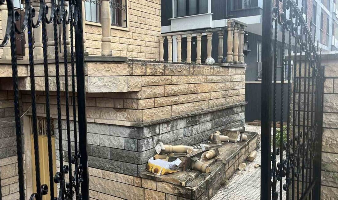 Kocaeli'nin Gebze ilçesinde, 14 yaşındaki M.O., evine girmeye çalışırken üst