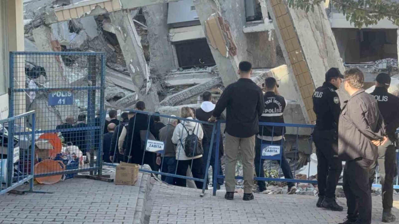 Kocaeli'nin Gebze ilçesinde çöken Arslan Apartmanı'nın enkazında 5 kişilik Bilir