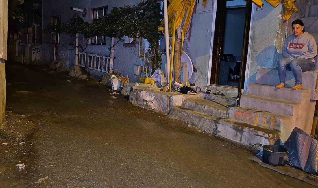 Bartın'ın Aladağ Mahallesi'nde gece yarısı patlayan içme suyu borusu, mahalle