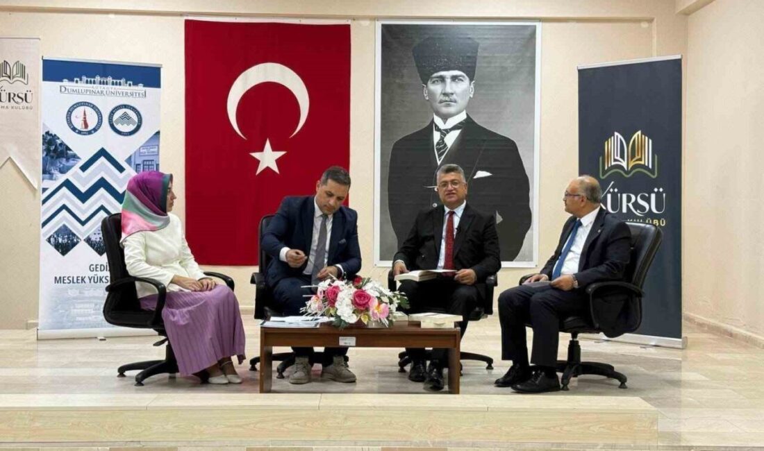 Gediz’de “Düşüncenin Kürsüsünde Buluşalım” Etkinliği Gerçekleşti Gediz'deki Kürsü Okuma Kulübü, "Düşüncenin Kürsüsünde Buluşalım" etkinliği düzenledi. Kütahya