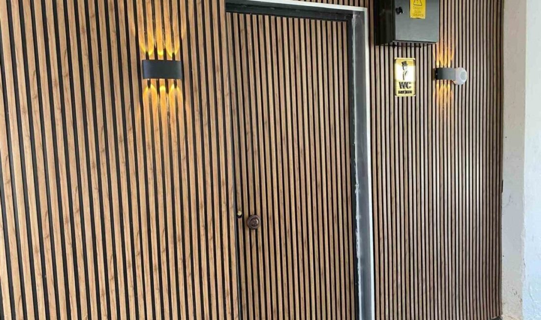 Gediz Belediyesi, ilçedeki umumi tuvaletleri yenileyerek daha modern ve hijyenik