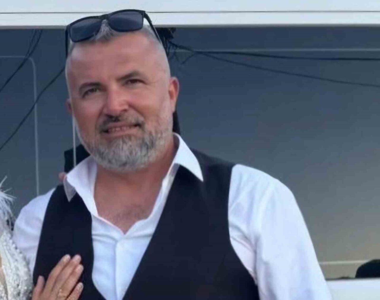 Çanakkale'nin Gelibolu ilçesinde alabora olan bir teknede balık tutan 4