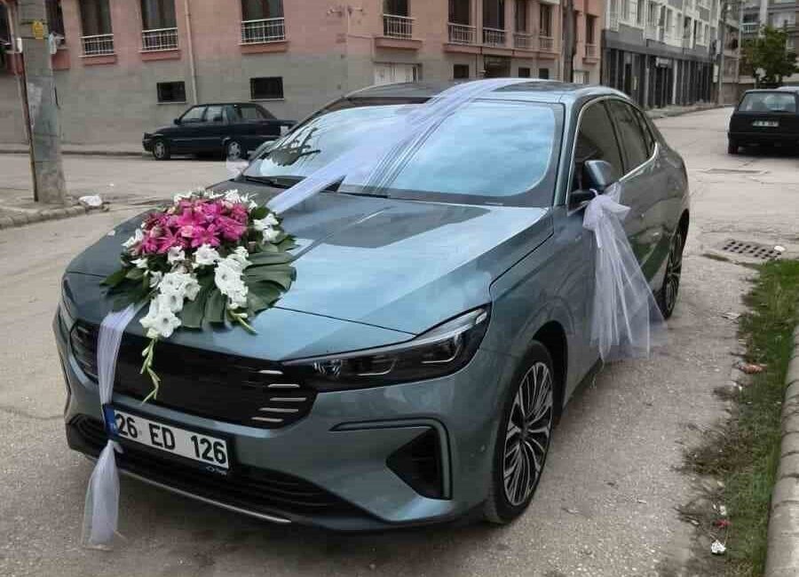 Eskişehir'de Büşra Yetim ve Emre Tuncer çifti, düğünlerinde gelin arabası