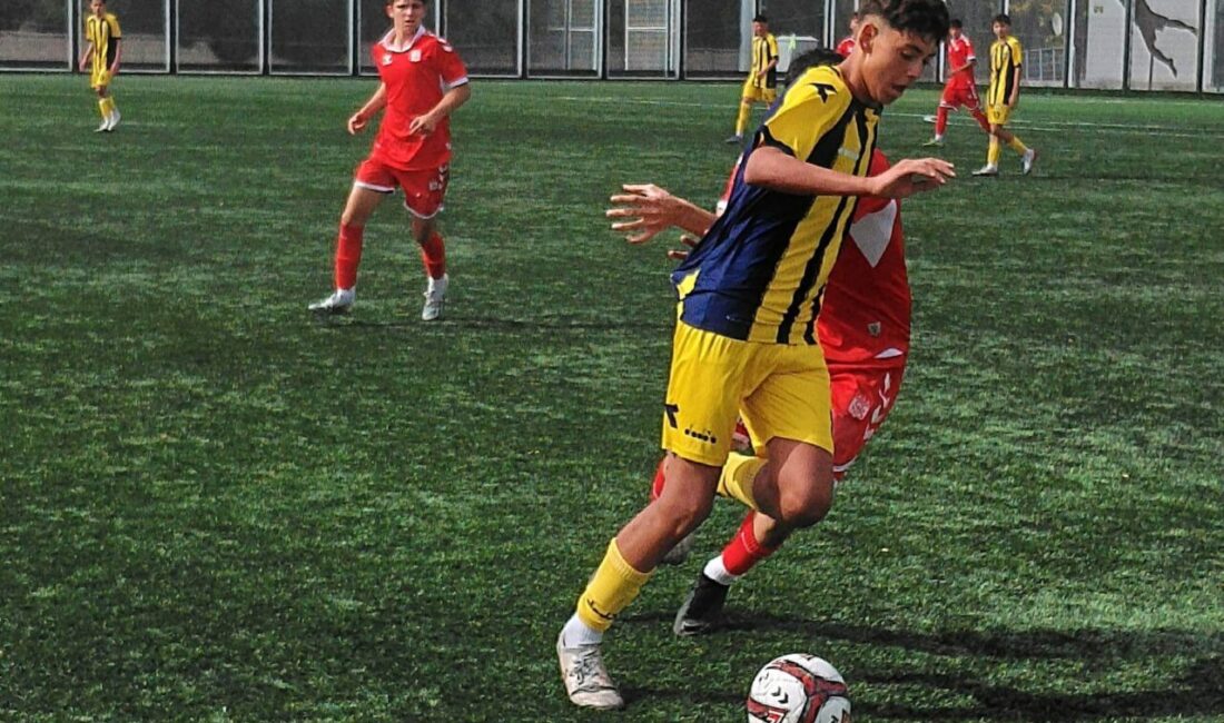 Talas Belediyespor U-16, Sivasspor’a Karşı Sahasında 4-0’lık İkna Edici Bir Yenilgi Aldı Gelişim Ligi U-16 8. Grup'ta Talas Belediyespor, Sivasspor'a 4-0 yenildi.