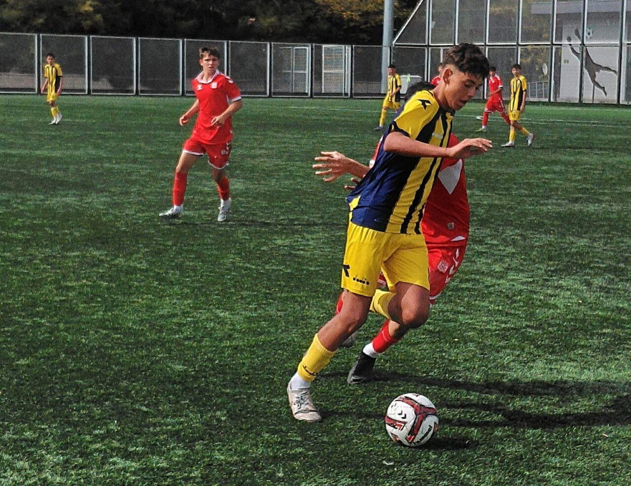 Gelişim Ligi U-16 8. Grup'ta Talas Belediyespor, Sivasspor'a 4-0 yenildi.