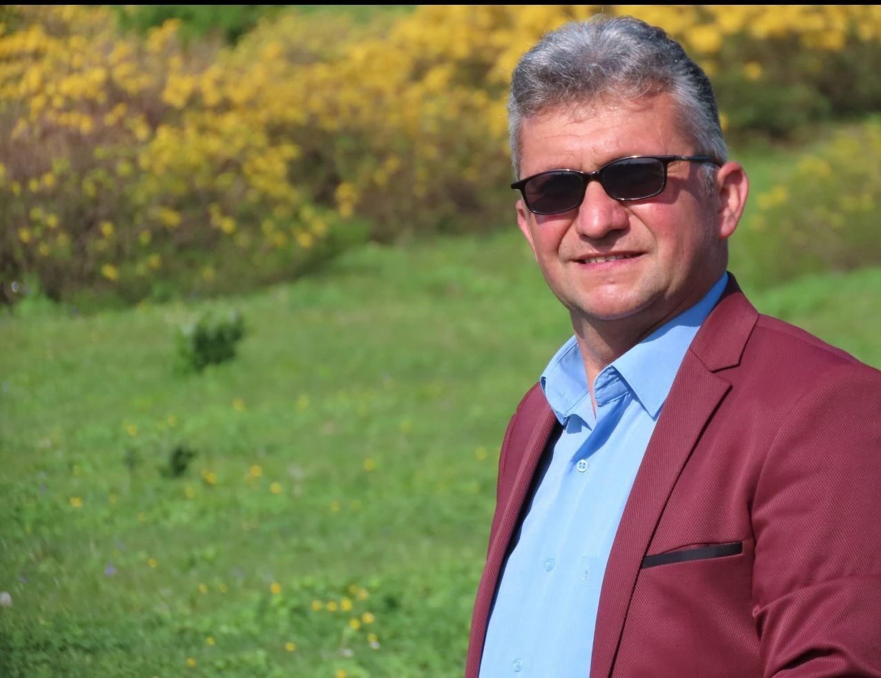 Giresunlu sanatçı Yüksel Kader, Bursa'nın Gemlik ilçesinde bir akraba düğününde