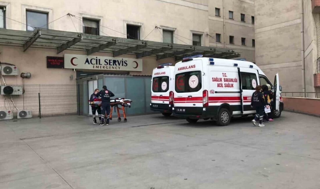 Sakarya'nın Akyazı ilçesinde 26 yaşındaki S.B., 3. kattaki dairesinin camından
