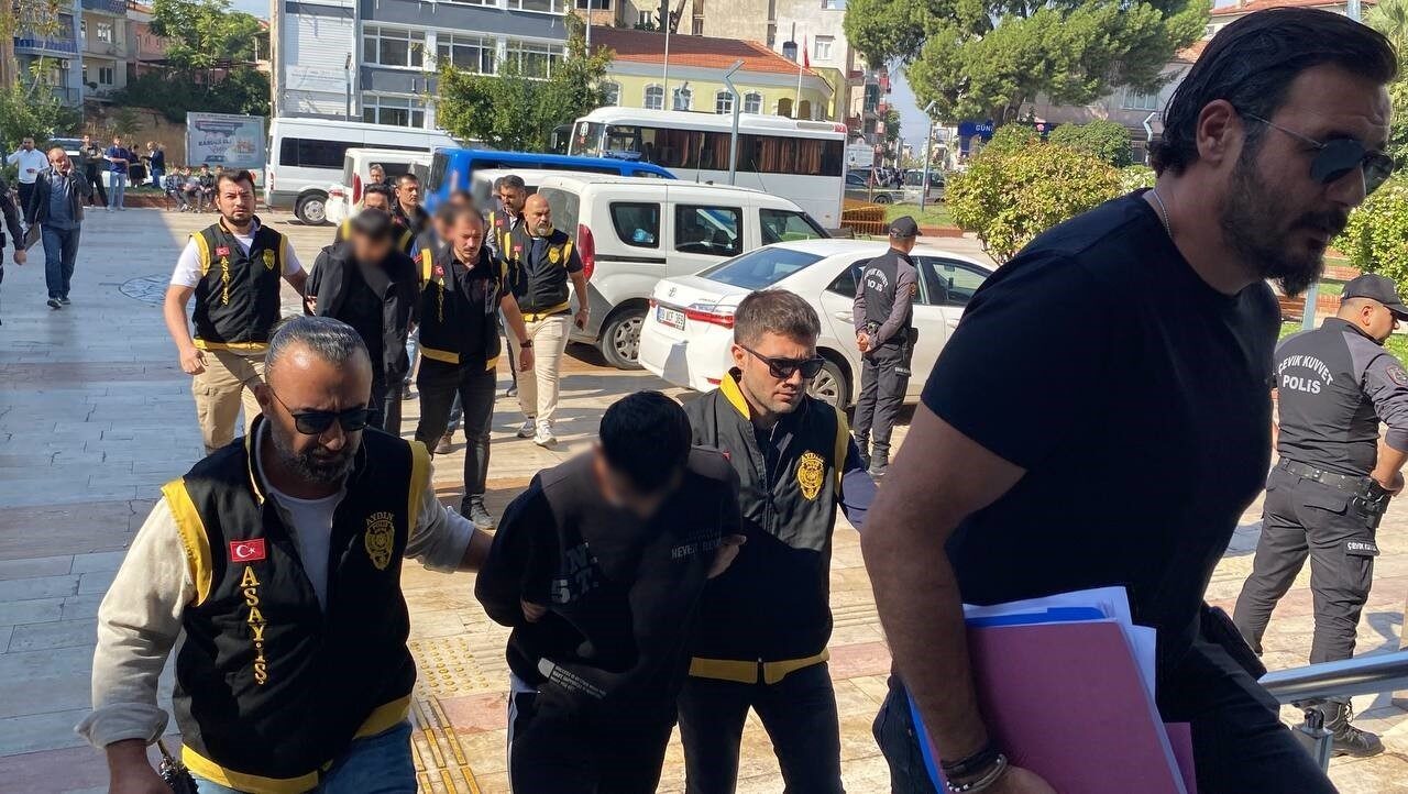 Aydın'ın Efeler ilçesinde, A.G. isimli genç, kız arkadaşının abisi ve