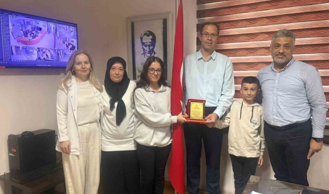 Mersin'in Silifke ilçesinde Hatice Yıldırım, trafik kazasında yaralanan kızı Kevser