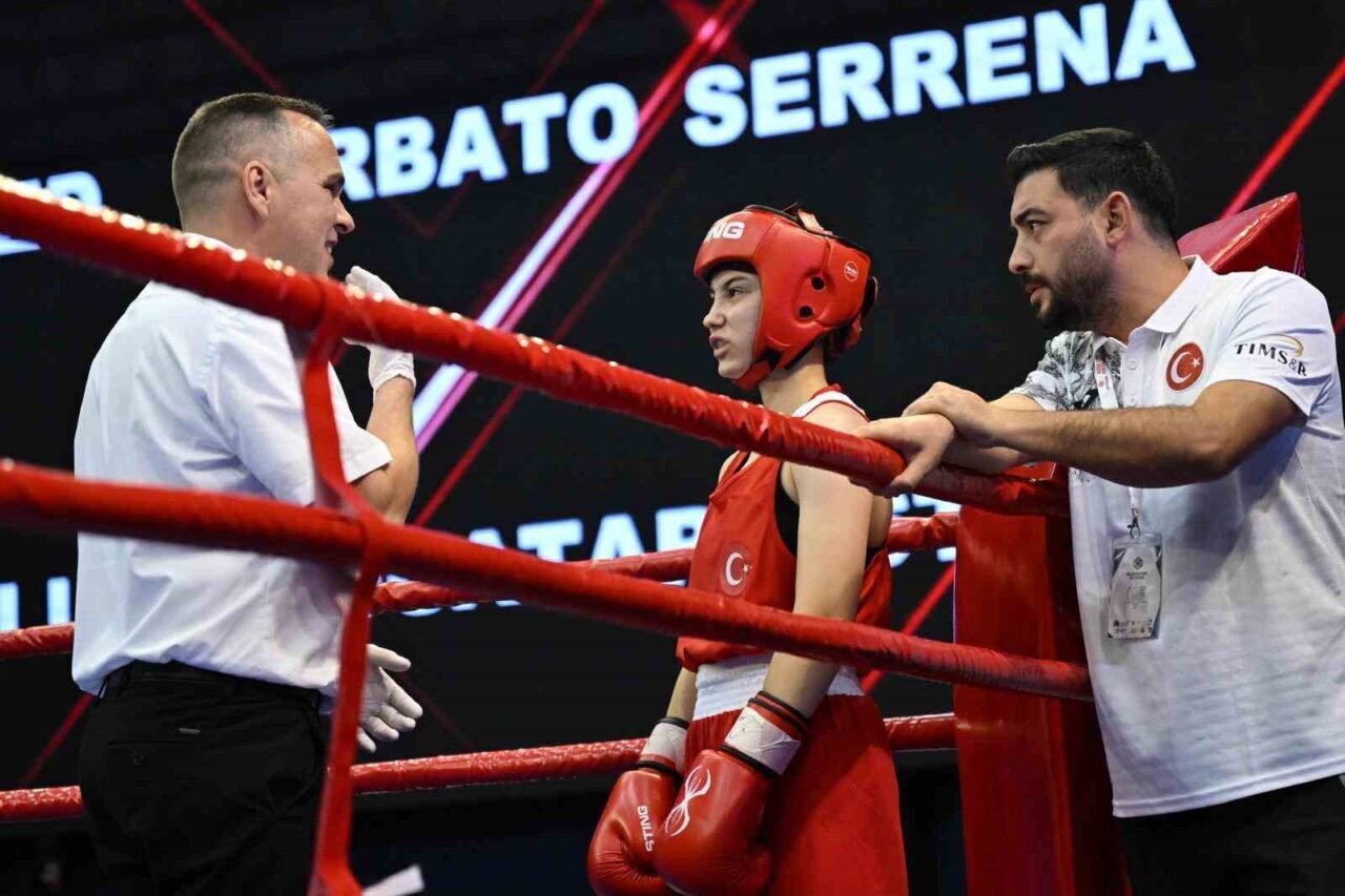 Merkezefendi Belediyesi’nin milli boksörü Ceyda Kuru, U15 Avrupa Boks Şampiyonası’nda