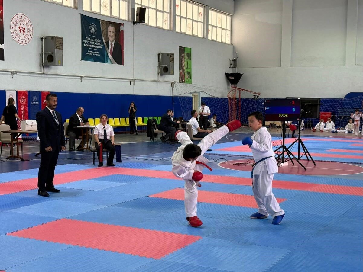 Cumhuriyet Bayramı etkinlikleri çerçevesinde Germencik'te düzenlenen Karate İl Şampiyonası'na 250