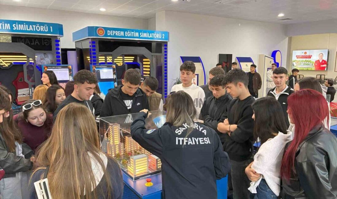 Sakarya Büyükşehir Belediyesi, “Şehrini Keşfet” Projesi ile Gençlere Şehri Tanıtmaya Devam Ediyor Sakarya Büyükşehir Belediyesi, "Şehrini Keşfet" projesi ile öğrencilere afet bilinci