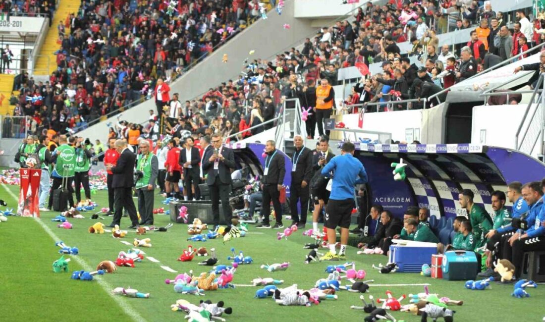 Gençlerbirliği Taraftarlarından Anlamlı Destek: Gazzeli Çocuklar İçin Oyuncaklar Sahaya Atıldı Gençlerbirliği, Trendyol Süper Lig'in 10. haftasında Konyaspor ile karşılaştı. Maç