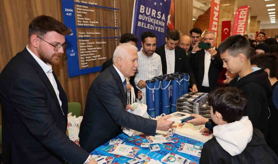 Bursa’da Cumhuriyet Bayramı Coşkusu: ‘Cumhuriyet Demek’ Kampanyasına Gençlerden Yoğun İlgi Bursa Büyükşehir Belediyesi, Cumhuriyet'in 102. yılı için başlattığı 'Cumhuriyet demek'