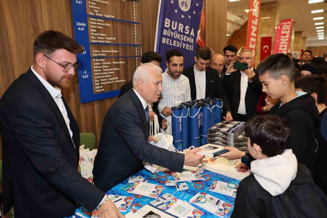 Bursa Büyükşehir Belediyesi, Cumhuriyetin 102. yılı dolayısıyla ‘Cumhuriyet demek’ kampanyasını