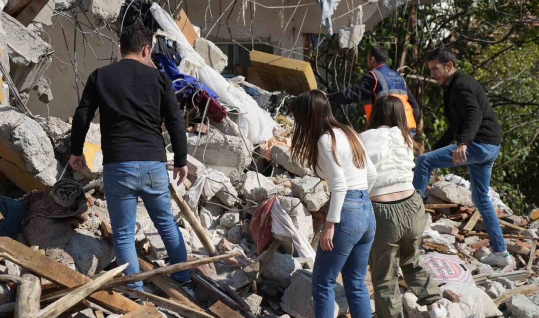 Kırıkkale’deki Deprem Tatbikatında Gönüllüler Gerçeği Aratmayan Performans Sergiledi Kırıkkale'de, İçişleri Bakanlığı'nın 2025 Tatbikat Programı çerçevesinde gerçekleştirilen deprem tatbikatı,