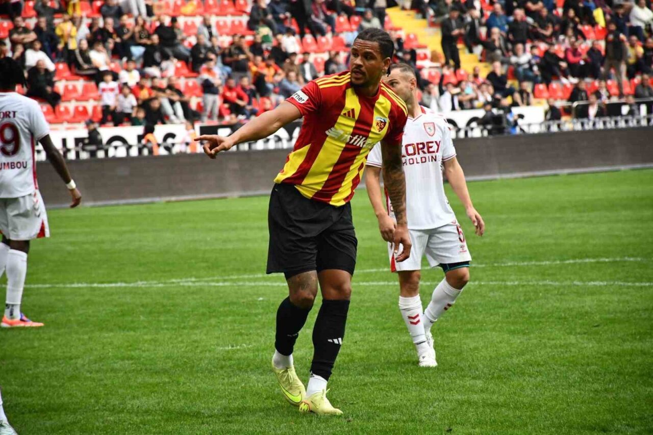 Kayserispor'un Rus futbolcusu German Onugkha, Samsunspor'a karşı oynanan maçta 83.