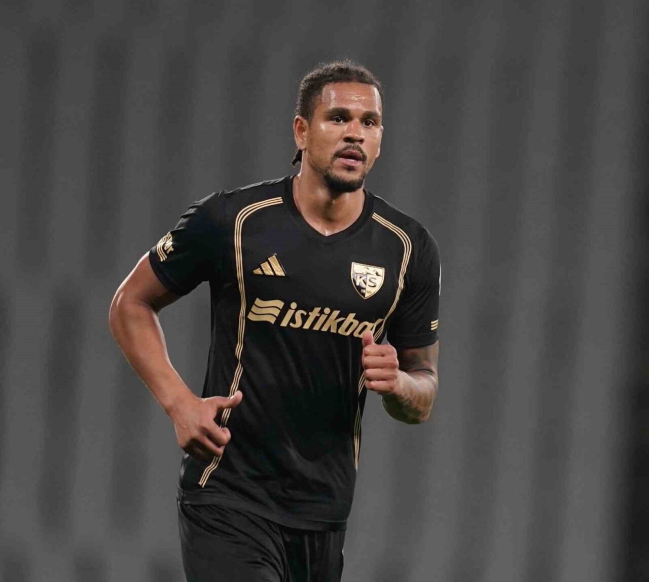 Kayserispor'un Rus futbolcusu German Onugkha, Fatih Karagümrük ile yapılan maçta