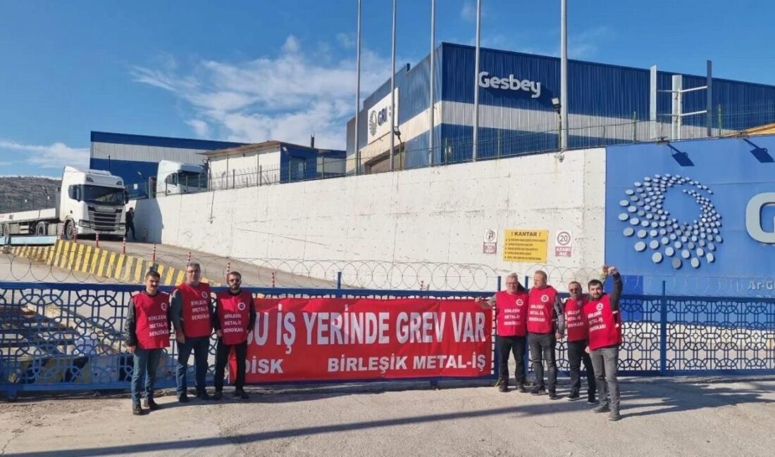 Bandırma’daki GESBEY Fabrikası’nda grev kararı alındı, işçiler hakları için eylemde! Balıkesir'in Bandırma ilçesindeki GESBEY Fabrikası'nda, toplu iş sözleşmesi görüşmelerinin sonuçsuz