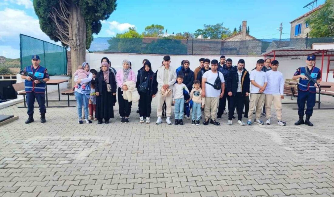 Didim açıklarında Yunanistan tarafından geri itilen 32 düzensiz göçmen kurtarıldı, bir organizatör gözaltına alındı. Aydın'ın Didim sahilinde Yunanistan tarafından geri itilen 32 göçmen, Sahil