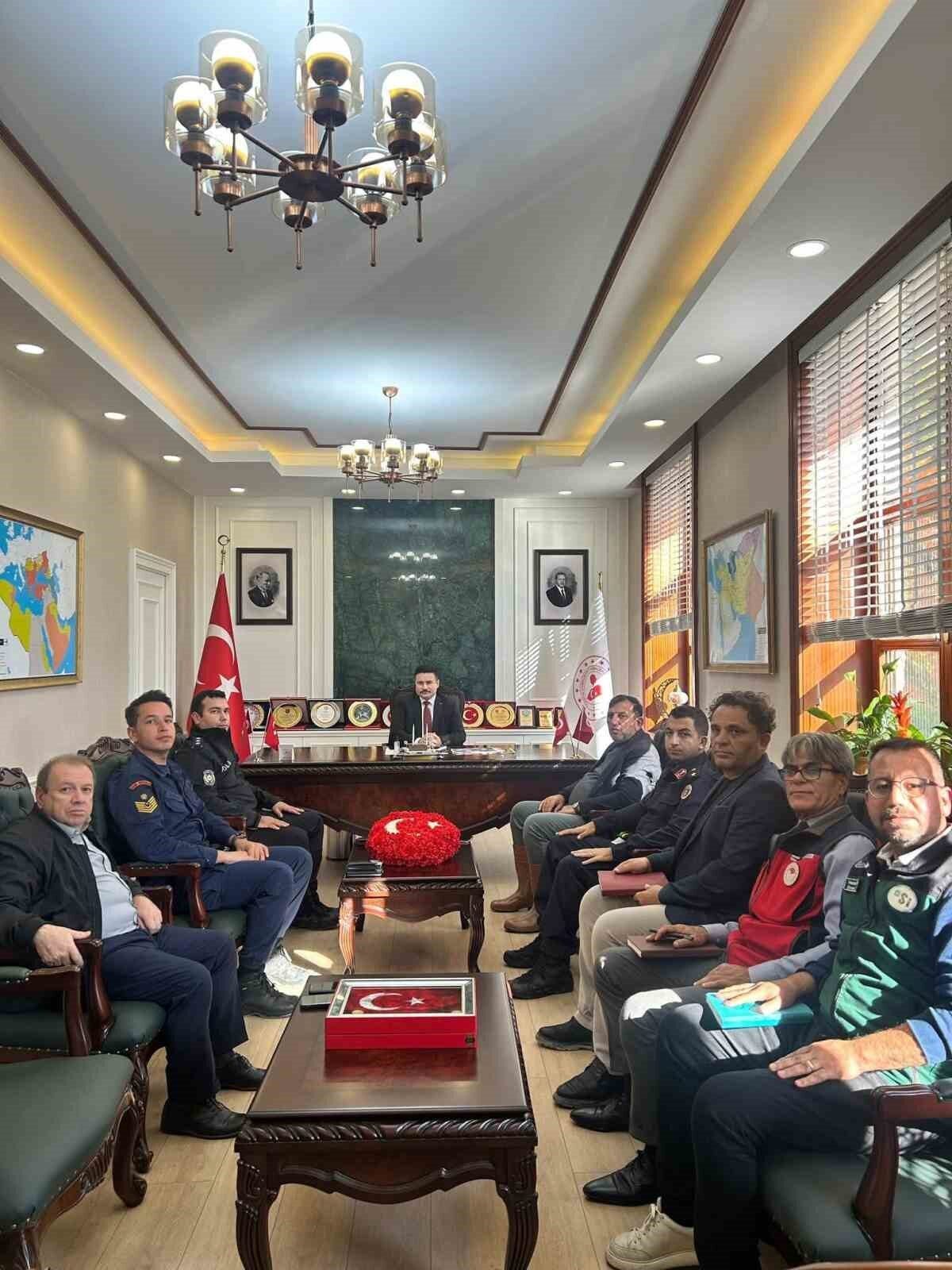 Çanakkale'nin Gökçeada ilçesinde etkili olan sağanak yağış sele neden oldu;