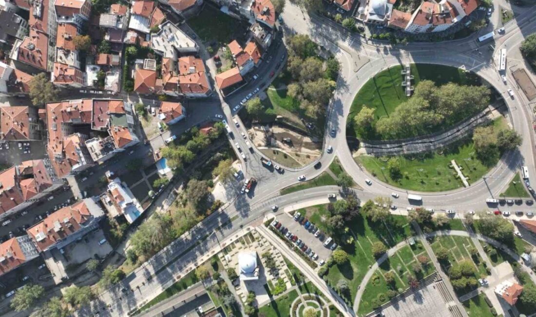 Bursa Büyükşehir Belediyesi, sel baskınlarını önlemek için Gökdere’de kapsamlı temizlik çalışmaları başlattı. Bursa Büyükşehir Belediyesi, sel baskınlarını önlemek için Gökdere'de temizlik çalışmaları