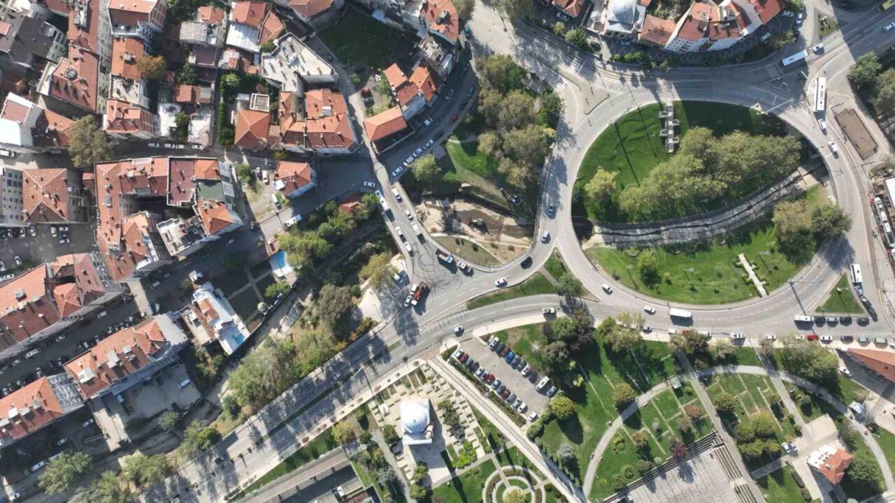 Bursa Büyükşehir Belediyesi, sel baskınlarını önlemek için Gökdere'de temizlik çalışmaları