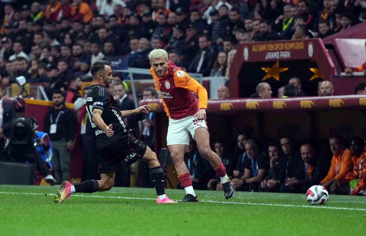 Beşiktaşlı Gökhan Sazdağı, Galatasaray ile oynanan derbide gördüğü sarı kart